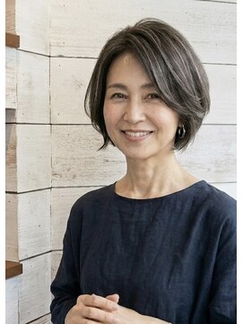 アンパサンド桜台(ampersand) 50代白髪ぼかしショート