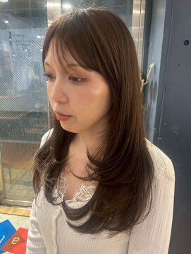 アカラ(acala) レイヤーカット【20代/30代/イルミナカラー/縮毛矯正】