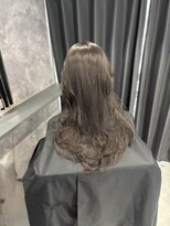 ネームレス 心斎橋(nameless)&nbsp;広がりを抑えるアッシュグレージュ艶ロング