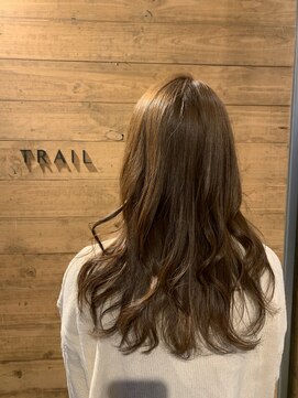トレイル(TRAIL) ロングヘア