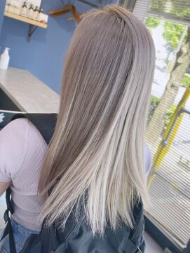 リノショアーズ 日本大通り店(RINOSHORES) ダブルカラープラチナブロンドホワイトベージュストレートロング