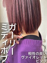 パディントン(Paddington) ガーリーなミディボブにはヴァイオレットピンクが相性◎