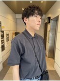 毛流れハンサムパーマショートラフスタイルメンズアップバング