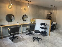 タック(Tak.)の雰囲気（セット面は2席の広々しているのでくつろいでください）