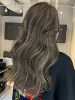 ヨロ 小岩(YOLO)&nbsp;小岩ハイライトミルクティーグレージュレイヤーカット