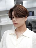 毛流れヘア金髪ナチュラルセンターパートツーブロック
