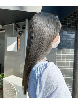 ネイヴィル(navile) ブリーチなしのオリーブグレージュ