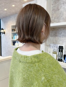 キャアリー(Caary) 福山市美容室Caary人気 切りっぱなしボブ耳かけインナーカラー