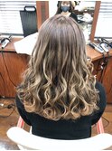 およばれヘアアレンジ　結婚式　巻き下ろしダウンスタイル