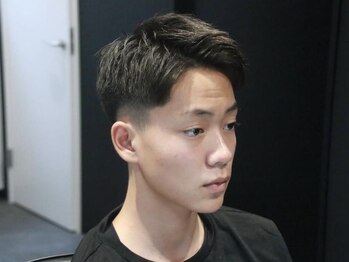 イズミプラス(IZUMI+)の写真/デキる男は身嗜みから。仕事の合間でも気軽に立ち寄れる◎確かな技術と提案力で大満足の仕上がりに。