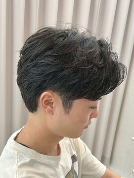 サイクル(CYCLE) MEN'S HAIR/サーフカール／刈り上げセンターパート/伊勢崎