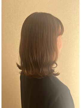 エン(en,) ベージュ系カラー波内ウェーブ仕上げ