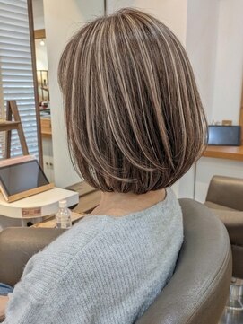 ヘアスタジオルース(HAIR STUDIO LUZ) 40代50代60代の大人ボブ/白髪ぼかしハイライト/堀江/北堀江