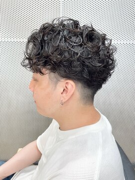 マレ(Marais) ツーブロックパーマスタイル