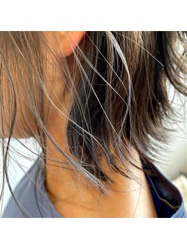 ノチカ(nochika) シルバーグレージュハイライト×ミディボブ