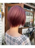 すっきりショートにピンクカラー