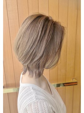 シャメル(Chamel) 外ハネくびれレイヤーウルフ◇20代30代40代髪質改善グレージュ