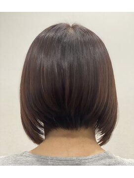 レリフィー クール前下がりボブ