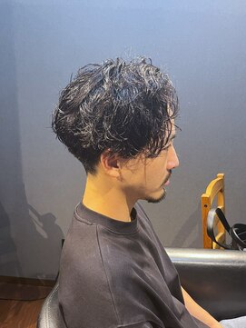 ビーダンディー(Bee dandy) ビジネスツーブロック ナチュラルパーマ かき上げアップバング