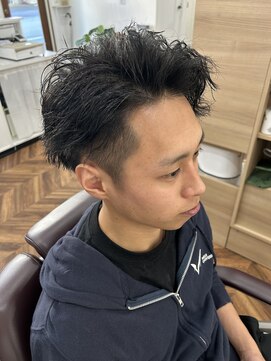 ヒカリ バイ イサミ 西川口(Hikari by ISAMI) 韓国マッシュスペインカールスパイキーショート〈理容室〉西川口