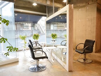クリブ ヘアデザイン(KRIB HAIR DESIGN)の写真/居心地の良さにこだわりあり！一人一人のお客様としっかり向き合いアナタだけの特別な時間を提供致します♪