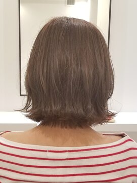 インビテーション(invitation) ハイトーンでもアッシュグレージュで上品に♪