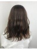 セミロング×ラベンダーグレージュ