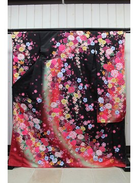 ルナクレセント (Luna crescent) 振袖A-15 ￥11500～(着付料込み)　＊　成人式プラン　￥20000～