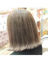 ヘアーデザインルアナ(Hair design Luana.)&nbsp;【植田修平】パツっと外ハネのグレージュ系ボブ