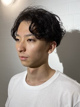 ワイズヘアー ナガサキ(Y's hair nagasaki) ツーブロックのセンターパートゆるふわスパイラル