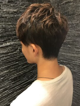 シャウルデッサントウキョウ 表参道(CHARLES DESSIN Tokyo) ツイストスパイラル/センターパート/韓国マッシュ[表参道駅]