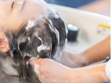 「頭皮も髪も美しく」炭酸シャンプーで頭皮ケア◎