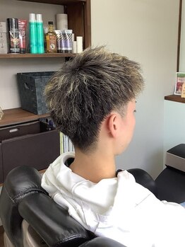 カットインアルファの写真/トレンドのフェードカットもお任せ!mm単位で拘る刈り上げ、カット技術に定評あり。いつもの施術に+αを!