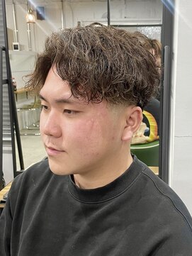 ガイ ラタン ウエスト(GUY lattan west) MEN'S/松戸駅/リバースセンターパート/スパイラルパーマ