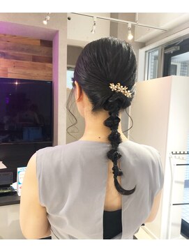 バイブス バイ ケンジ(vibes by KENJE) あみおろしヘアアレンジ