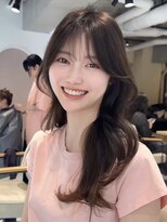 ティア(Tia.)&nbsp;（ロングレイヤーカット/ウェーブ巻き/前髪/小顔）