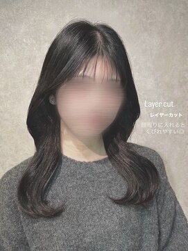 ナイロ(NiLO) 顔周りレイヤーカットで作るくびれヘア
