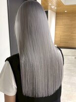 フリーク(FLEEK)&nbsp;レイヤーカット髪質改善ダブルカラーブリーチ三宮