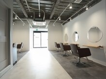 ウノイ(unoi)の雰囲気(店内5席、広々とした店内です♪)