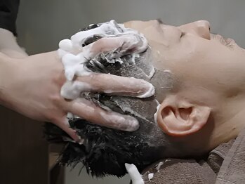 バーバーショップ スターズ(BARBER SHOP STARS)の写真/【札幌駅5分】頭皮のべたつき/ニオイをリフレッシュ！メンズカット+シェービング+極上ヘッドスパ￥6,480