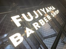 フジヤマ バーバー ショップ(FUJIYAMA BARBER SHOP)の雰囲気（平日、最終受付は20:00。お仕事帰りにふらりとどうぞ！）