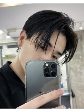 オーシャントーキョー ホワイト 原宿(OCEAN TOKYO WHITE) センターパートハンサムショート韓国