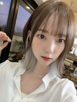 韓国インナーカラー/ホワイトグレージュ/ぱっつん前髪