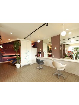 温かな雰囲気のサロンで一人ひとりのお悩みに寄り添います＊ヘッドスパ等リフレッシュメニューもおすすめ◎