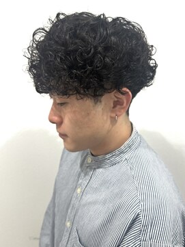 ヒュイル バイ ニアウ(Hwyl by Niau) メンズマッシュパーマプードルパーマスパイラルパーマ刈り上げ
