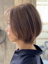 《*色持ちが良く、白髪も褪色しにくい*》補修しながら染めることで、綺麗な色味をより長く楽しめます*