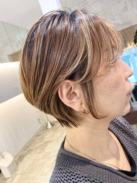 白髪ぼかしハイライト×くびれショート