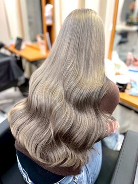 シエラ 堀江(CIERA.) レイヤーカットグラデーションカラーセミロングミニボブ50代