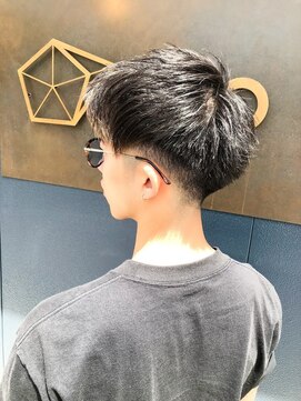 トッカ(tocca) 横顔が決まる束感フェードショート