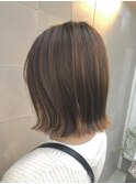 切りっぱなしボブ×フォギーベージュ